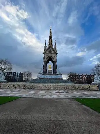 Photo de Africa Sculpture on the Albert Memorial