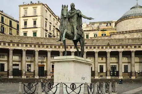 Photo de Statua Equestre di Carlo III