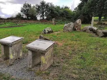 Photo de Site mégalithique d'Outre-Tombes