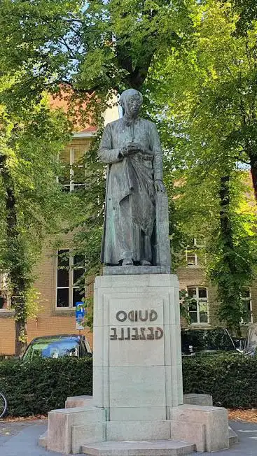Photo de Guido Gezelle Statue