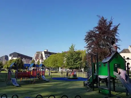 Square René Youinou