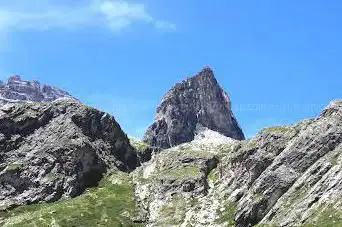 Prato con torrente