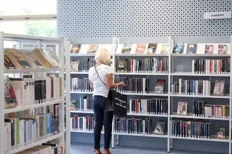 Library De Guichen