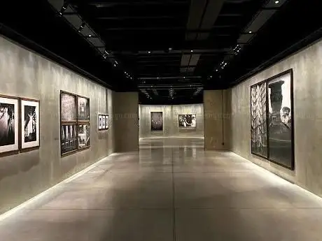 Photo de Armani/Silos