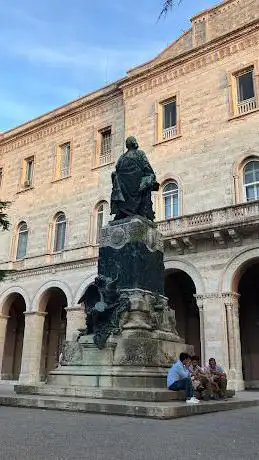 Photo de Statua di Pietro Vannucci