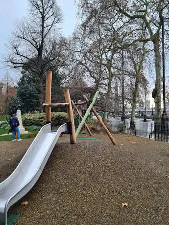 Photo de Victoria Embankment Playground