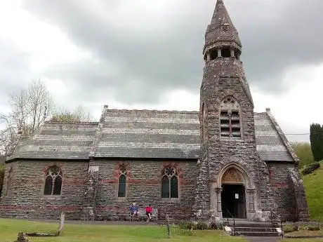 Photo de Abbey Cwm Hir Ruin