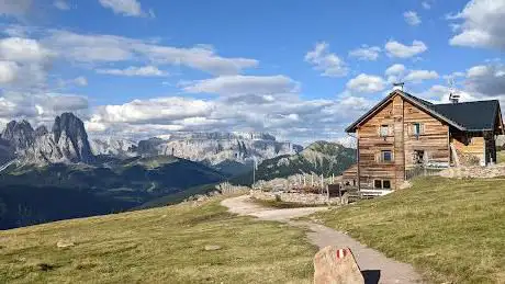 Photo de Schutzhütte Raschötz