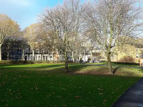 Photo de Tamplin Mews Gardens