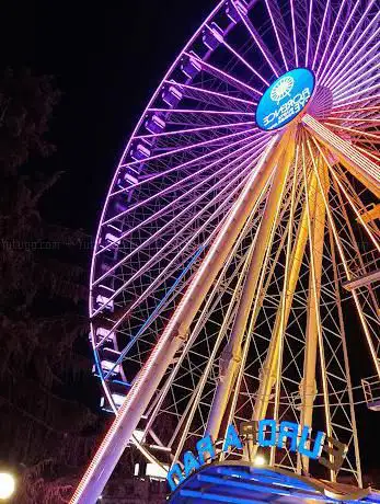 Photo de Ruota panoramica del Villaggio di Natale