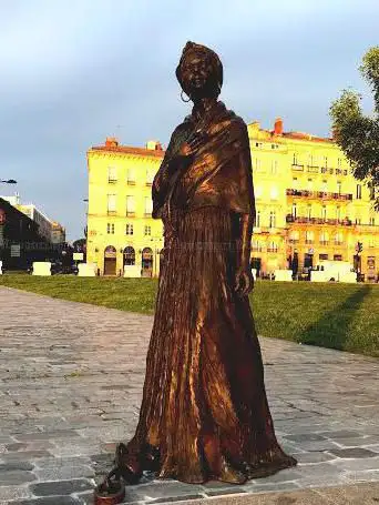 Photo de Statue de Marthe Adélaïde Modeste Testas