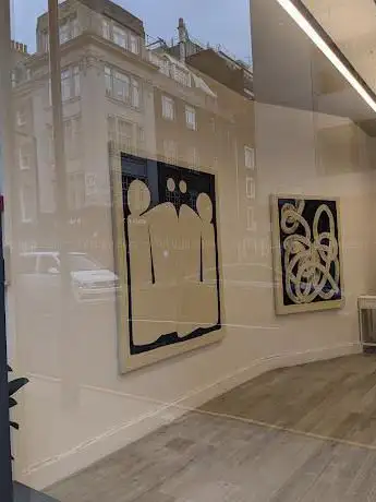 Photo de Rhodes Contemporary Art Gallery - London Modern Art Exhibitions