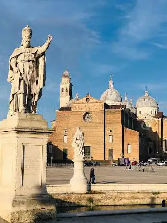 Photo de Tomba San Luca Evangelista