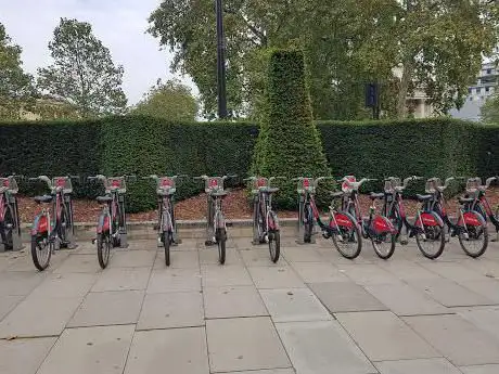 Photo de Santander Cycles: Black Lion Gate  Kensington Gardens