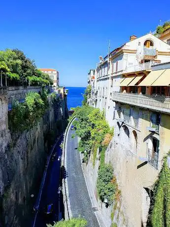 Photo de Panorama di Piazza Torquato Tasso