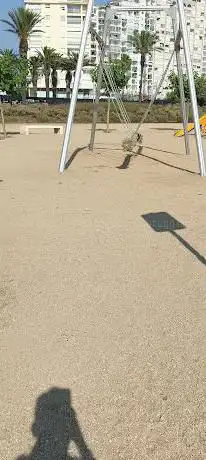 Photo de Juegos infantiles plaza Empuriabrava - Jeux pour enfant plage d'Empuria Brava