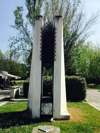 Photo de Monumento alla memoria degli internati militari italiani nei campi nazisti