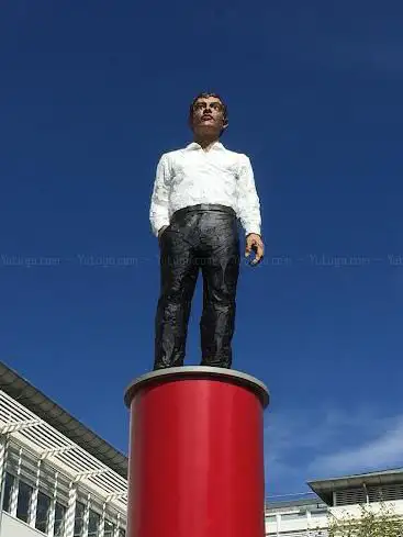 Grosse Säulenfigur