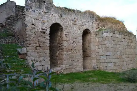 Photo de Muralla romana y torre albarrana islámica