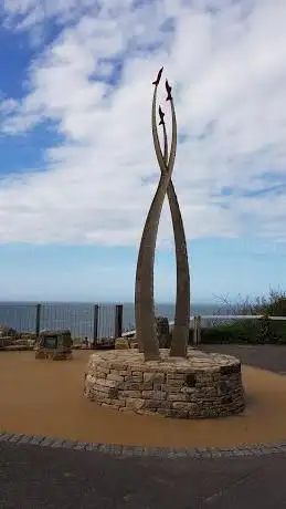 Photo de Red Arrows Sculpture