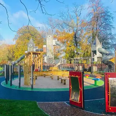 Photo de Grange Park (Playground and Outdoor Gym)