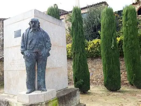 Photo de Monument al pintor Francesc Casademont