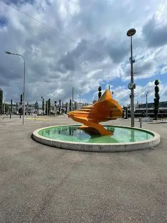Sirius Fountain by Annemie Fontana