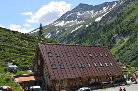 Cabane du Combal (1968 m)