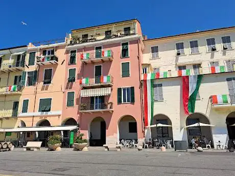 Photo de Gru del Porto di Oneglia