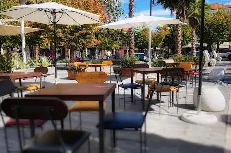 Photo de Piazza Fosse Ardeatine
