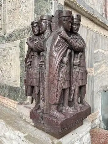 Photo de Statue des quatre tétrarques