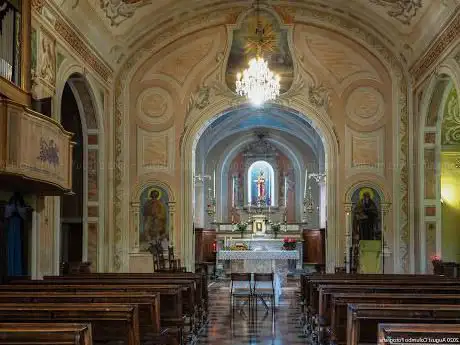 Photo de Chiesa San Pietro Apostolo