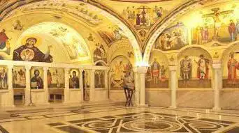 Photo de Parohia Ortodoxă Română SfinÈ›ii Trei Ierarhi