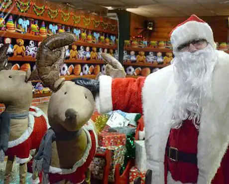 Photo de Santa's Grotto at Highway Garden & Leisure - Opens 19th November