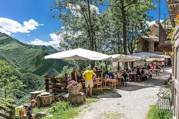 LA VALLIERA RIFUGIO ALPINO