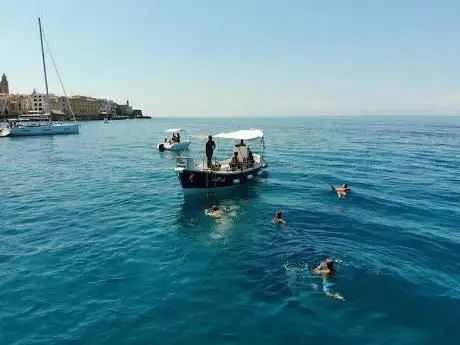 Photo de Escursioni in Barca a Cefalù La Nina