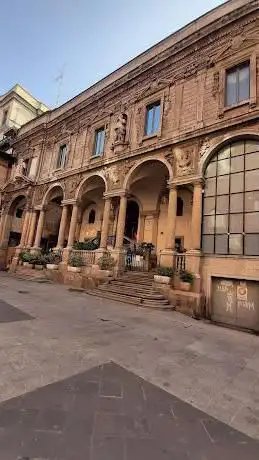 Photo de Palace of the Palatine School