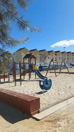 Zona de juegos del parque verde