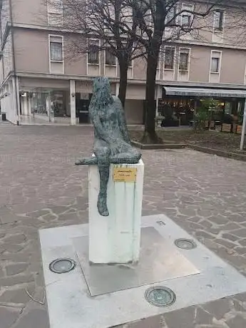 Aspettando. Monumento di Alberto Cristini (2005)