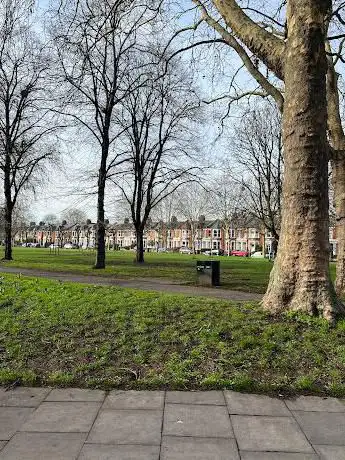 Photo de Well Street Common