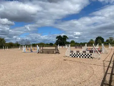 Photo de Pear Tree Lake Farm Cheshire Arena Hire and Livery Yard
