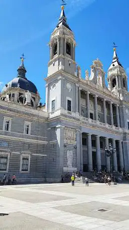 Photo de Catedral Santa Maria la Real de la Almudena