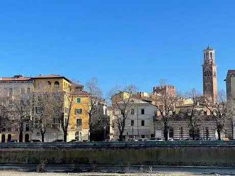 Photo de Sentiero panoramico antiche mura di Verona