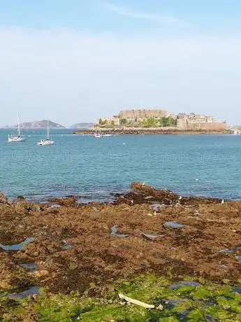 Outdoor Guernsey Havelet Bay kayaking