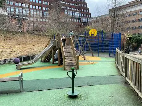 Photo de St Giles Playground