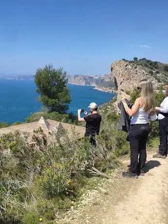 Photo de Mirador del sendero a la Torre VigÃa del Cap d'Or