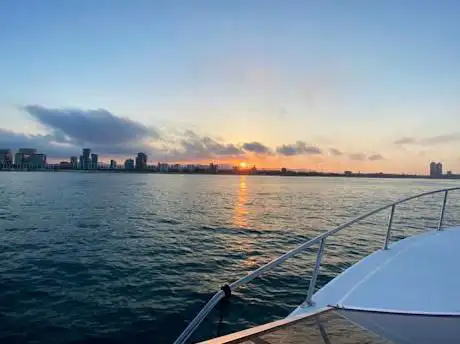 Photo de Sea Host | Alquiler de barcos en Barcelona