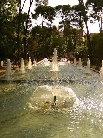Fuente Larga del Parque Abelardo Sanchez o de Generalife