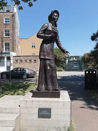 Photo de William and Catherine Booth statues