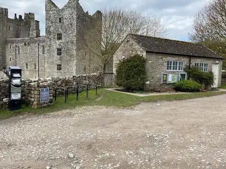 Photo de St Oswald's Church : Castle Bolton